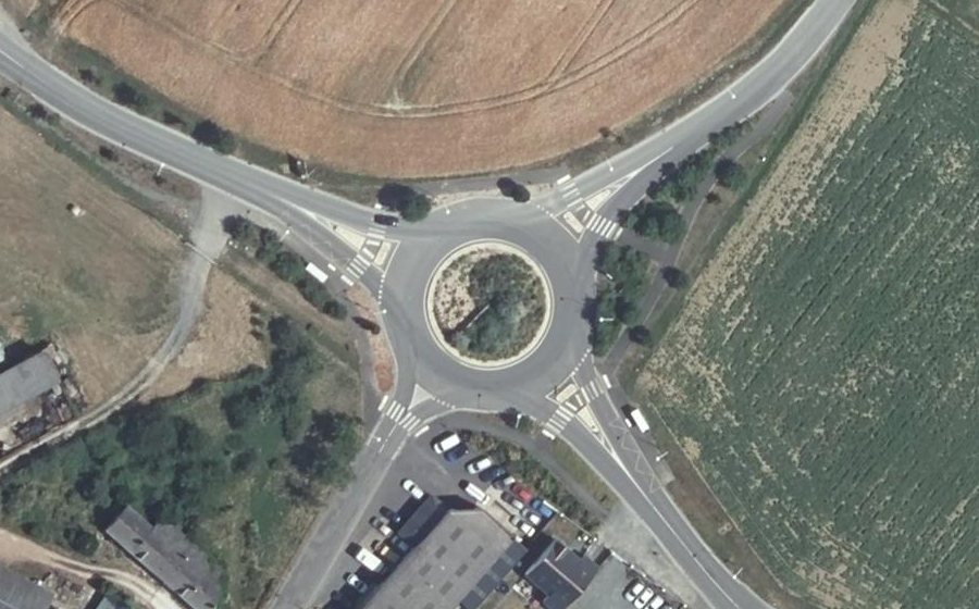 Vue aérienne du Rond-point anonyme n°939761825