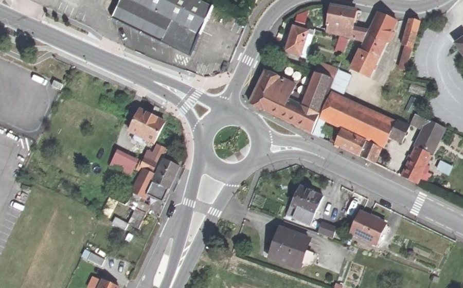 Vue aérienne du Rond-point anonyme n°9397880