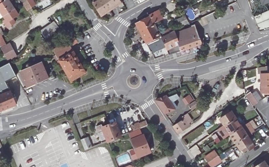 Vue aérienne du Rond-point anonyme n°9398784
