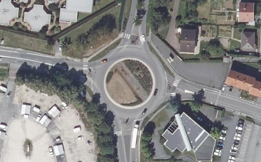 Vue aérienne du Rond-point anonyme n°9398790