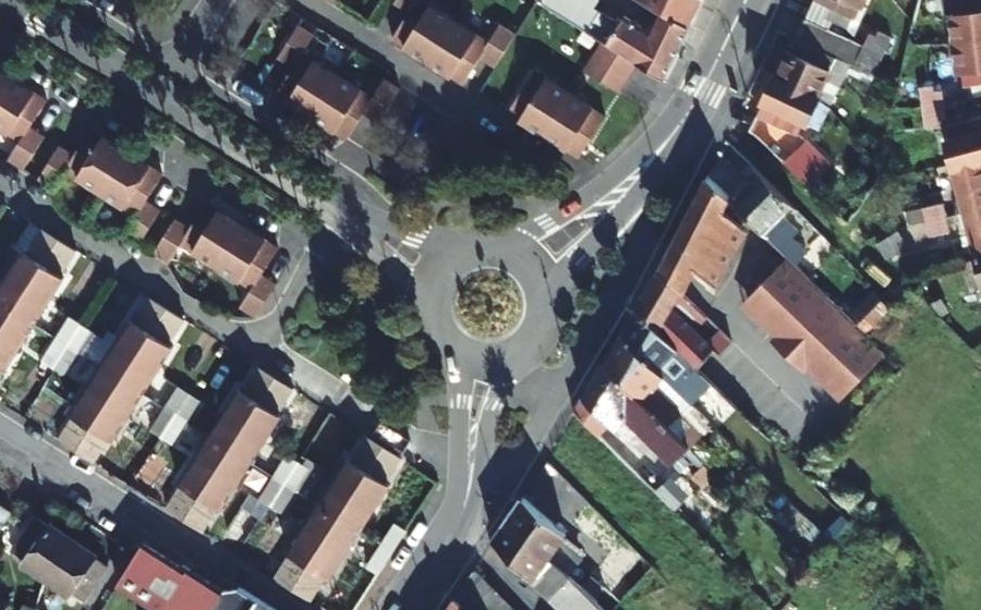 Vue aérienne du Rond-point anonyme n°940179156