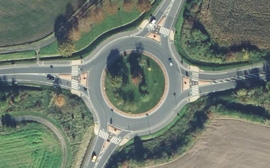 Vue aérienne du Rond-point anonyme n°940179224
