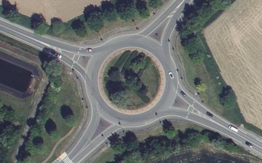 Vue aérienne du Rond-point anonyme n°940179234