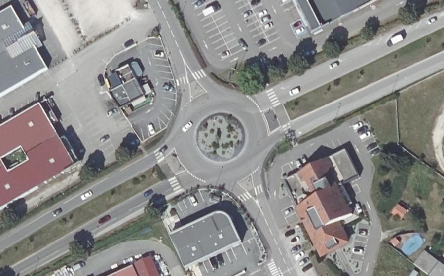 Vue aérienne du Rond-point anonyme n°9402779