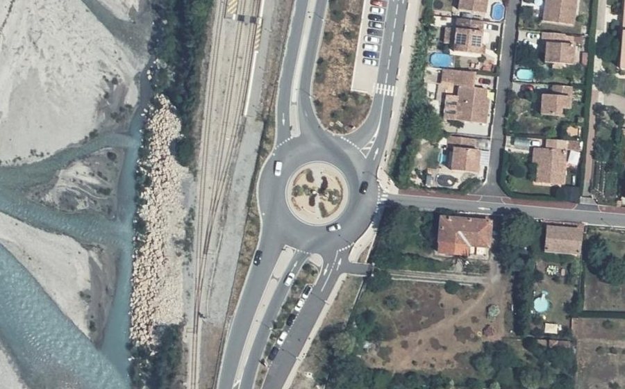 Vue aérienne du Rond-point anonyme n°940772687