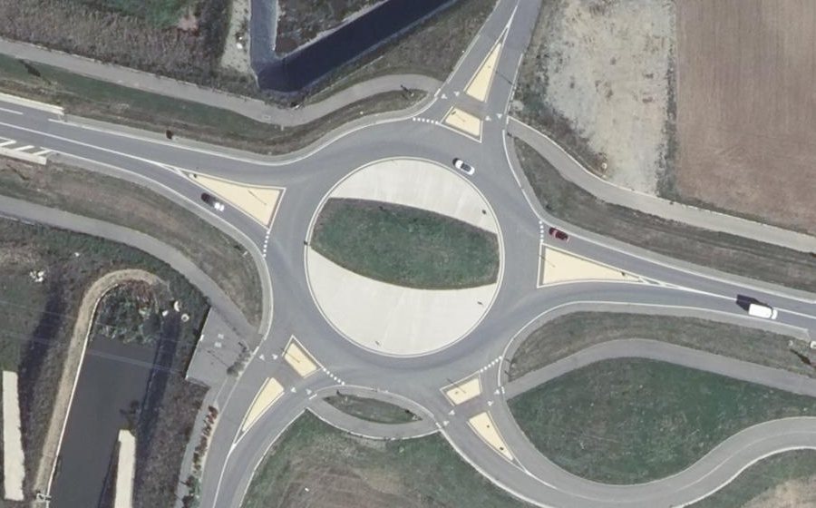Vue aérienne du Rond-point anonyme n°940798806