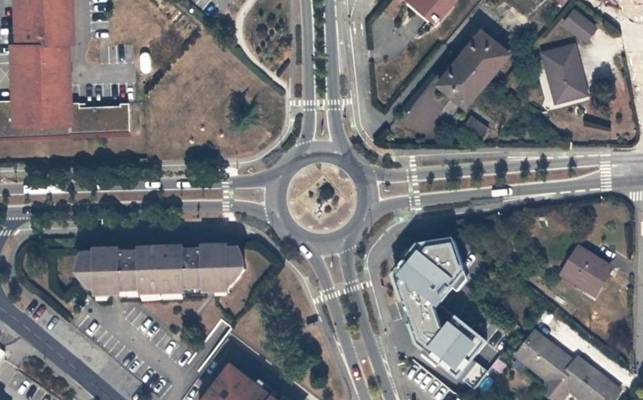 Vue aérienne du Rond-point anonyme n°940802193