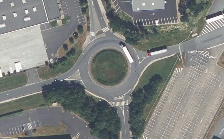 Vue aérienne du Rond-point anonyme n°94091070