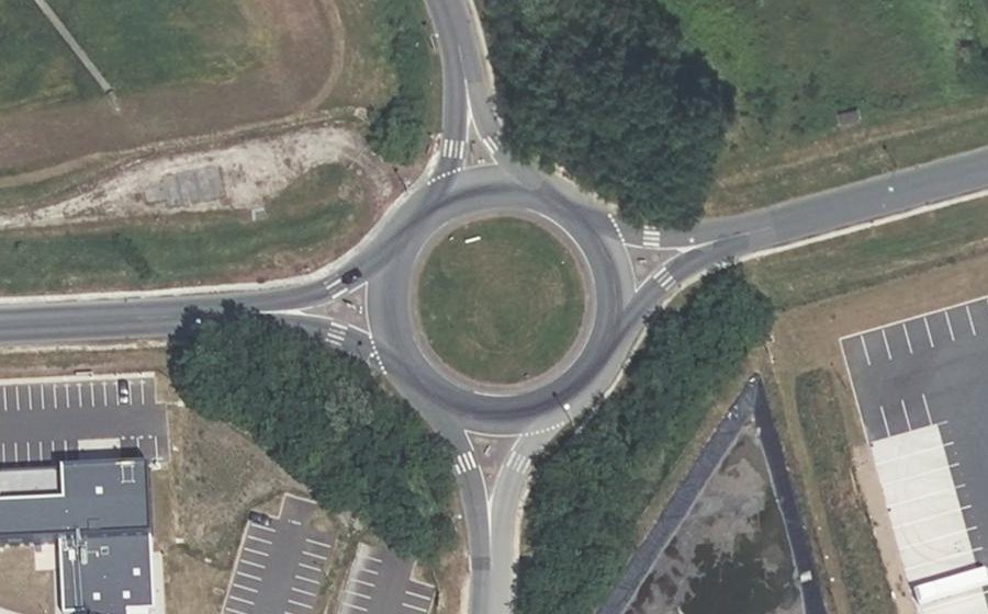 Vue aérienne du Rond-point anonyme n°94091099