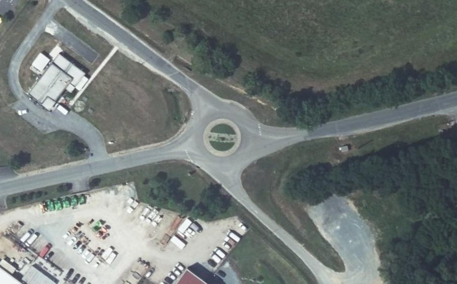 Vue aérienne du Rond-point anonyme n°94127539
