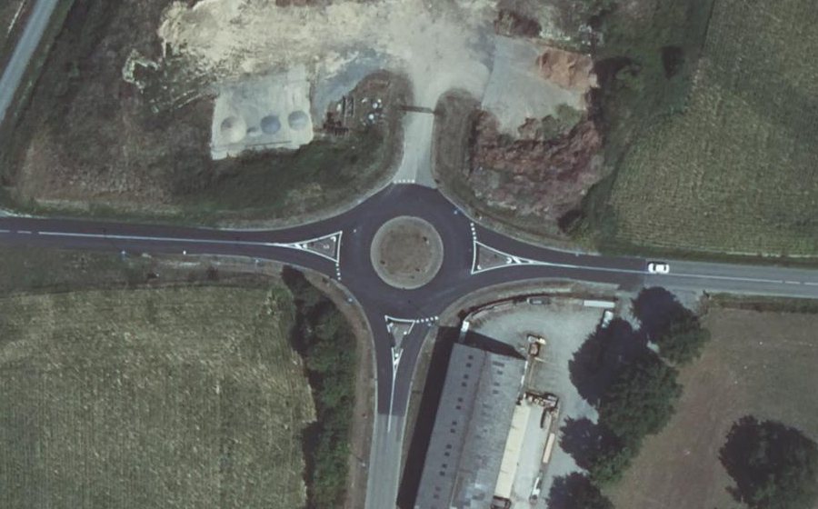Vue aérienne du Rond-point anonyme n°941461222