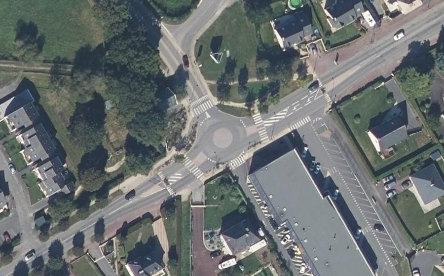 Vue aérienne du Rond-point anonyme n°941624486
