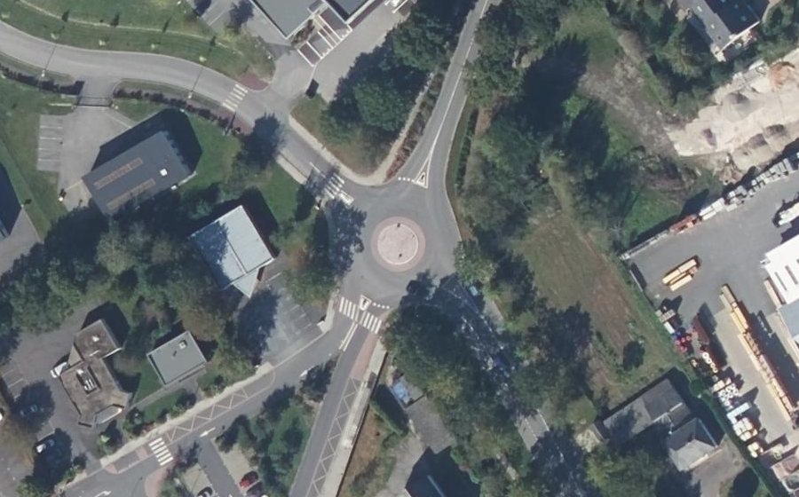 Vue aérienne du Rond-point anonyme n°941624488