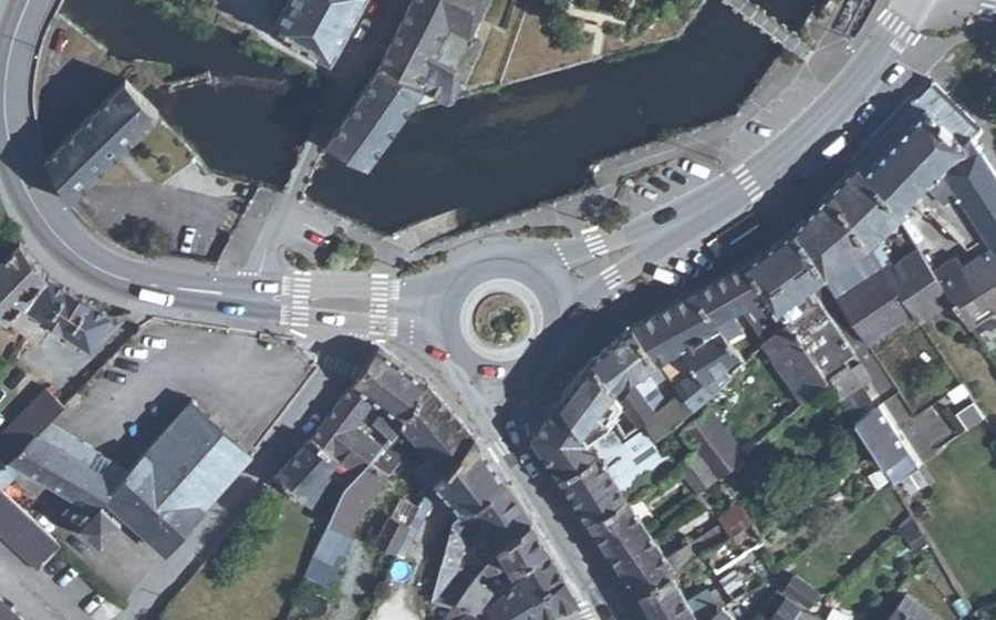 Vue aérienne du Rond-point anonyme n°94181562