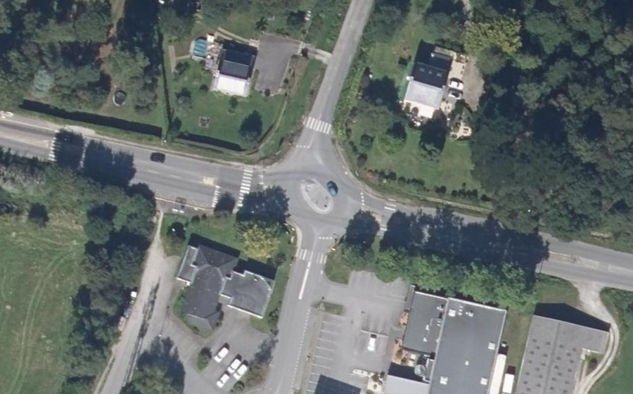 Vue aérienne du Rond-point anonyme n°941862567