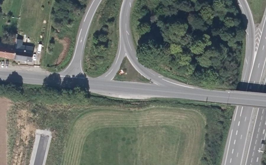 Vue aérienne du Rond-point anonyme n°941863408