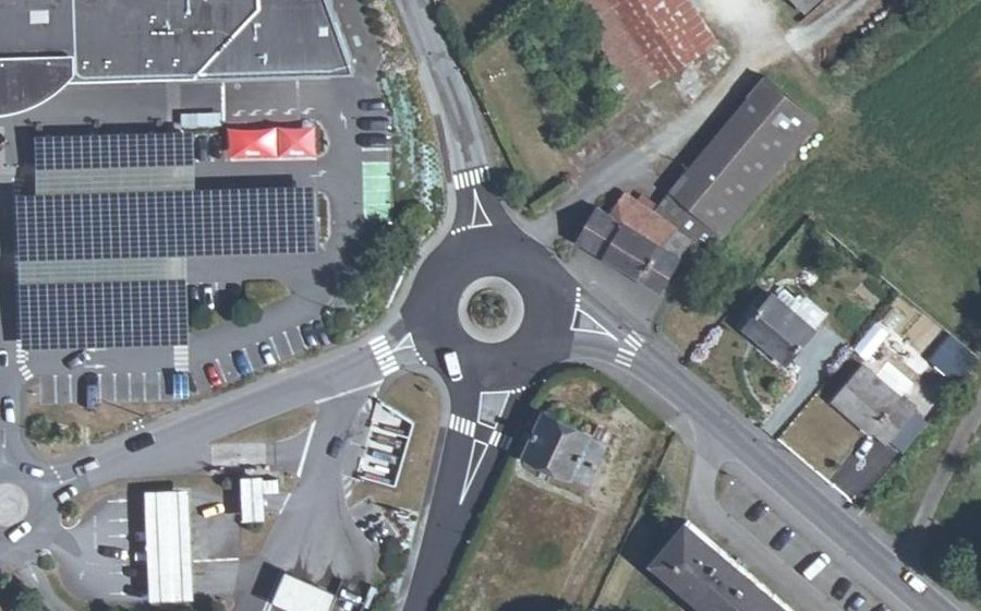 Vue aérienne du Rond-point anonyme n°94199368