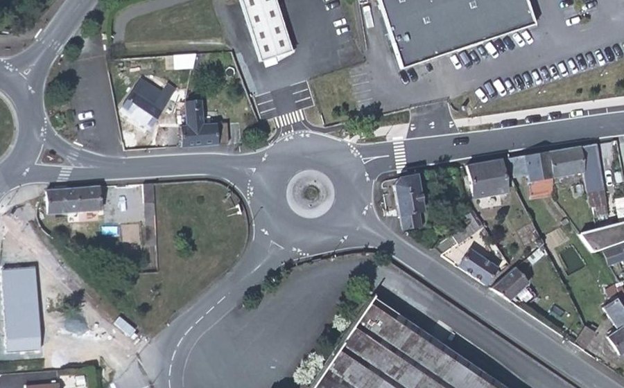 Vue aérienne du Rond-point anonyme n°94215282