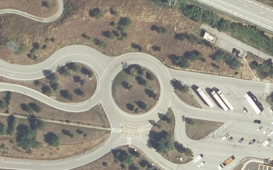 Vue aérienne du Rond-point anonyme n°94233459