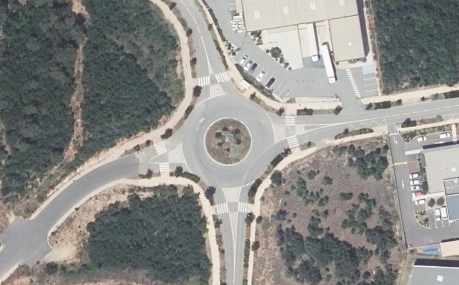 Vue aérienne du Rond-point anonyme n°942469156