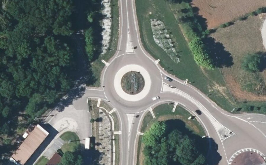 Vue aérienne du Rond-point anonyme n°942470971