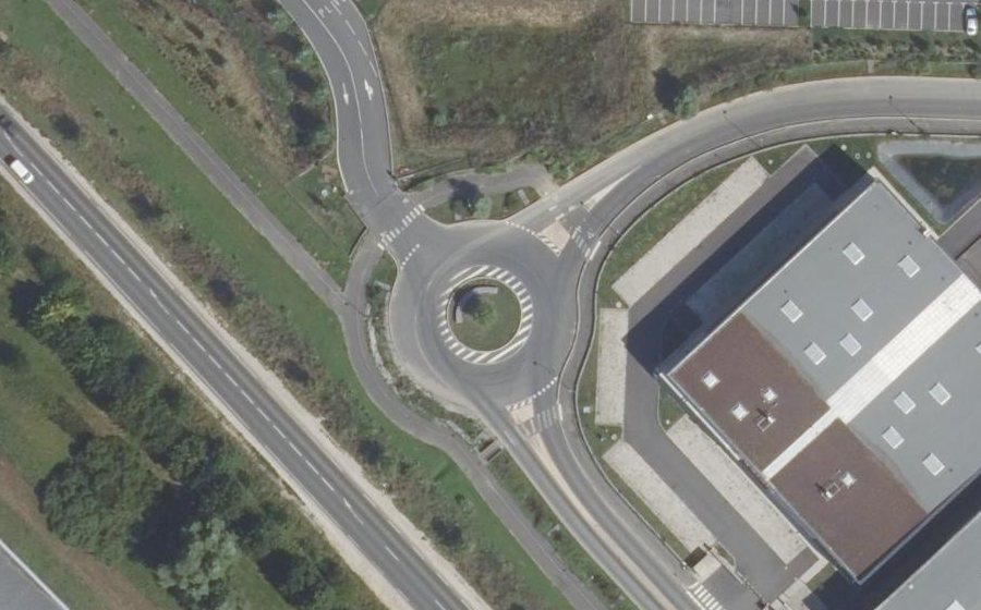 Vue aérienne du Rond-point anonyme n°942508668