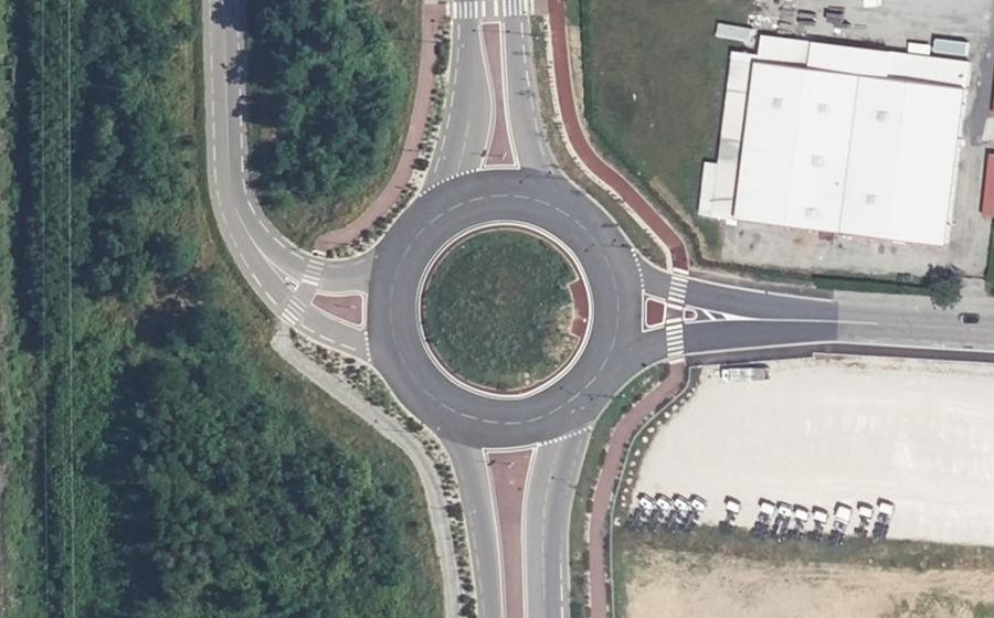 Vue aérienne du Rond-point anonyme n°942560758