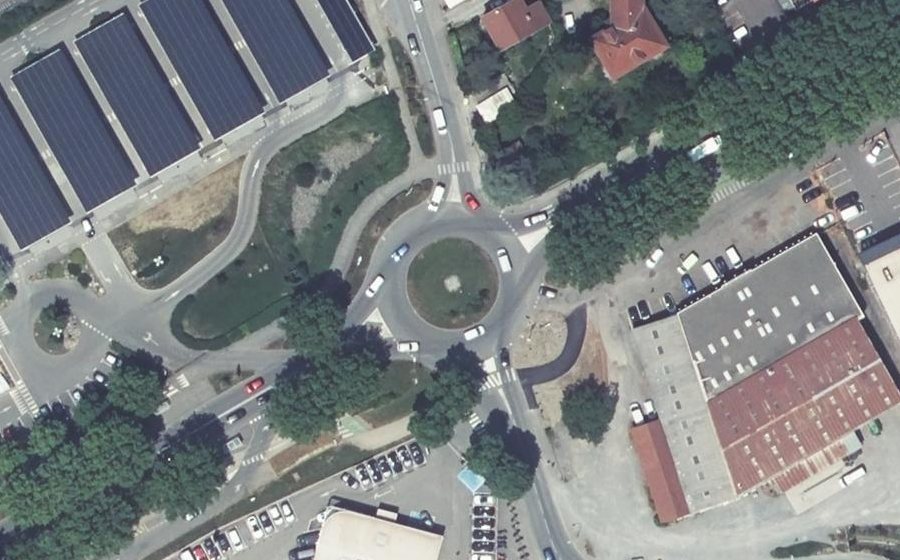 Vue aérienne du Rond-point anonyme n°94256235