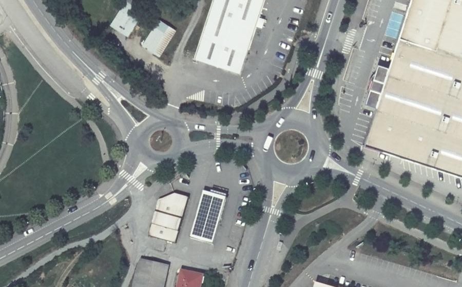 Vue aérienne du Rond-point anonyme n°94265293
