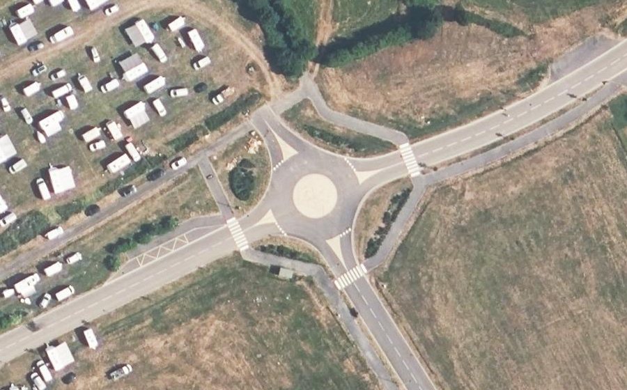 Vue aérienne du Rond-point anonyme n°942856450