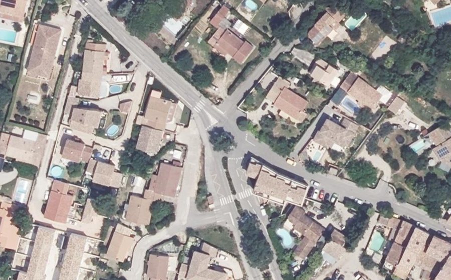 Vue aérienne du Rond-point anonyme n°943155064