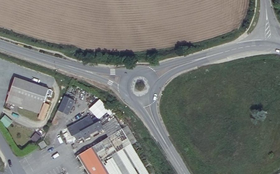 Vue aérienne du Rond-point anonyme n°94330725