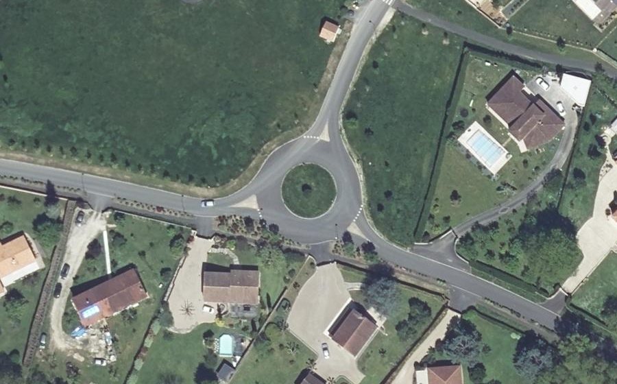 Vue aérienne du Rond-point anonyme n°943358676
