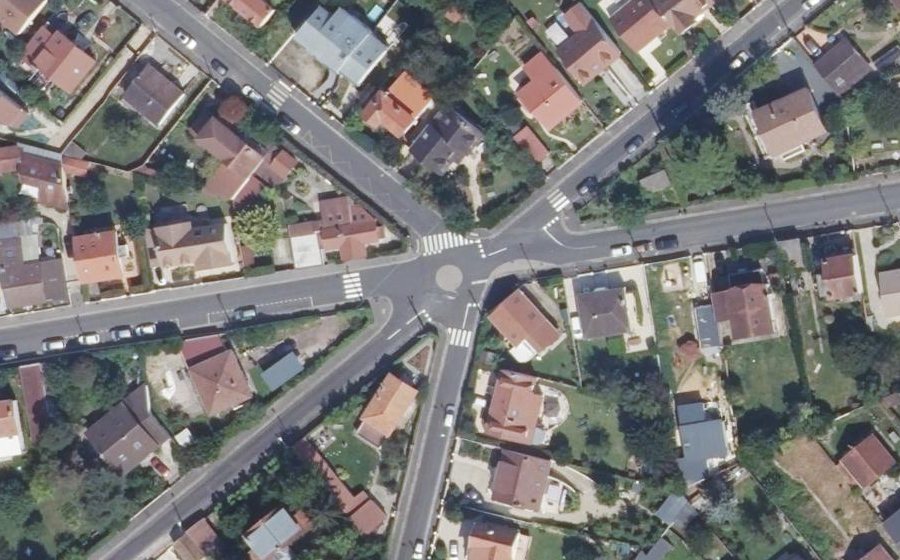 Vue aérienne du Rond-point anonyme n°943524814