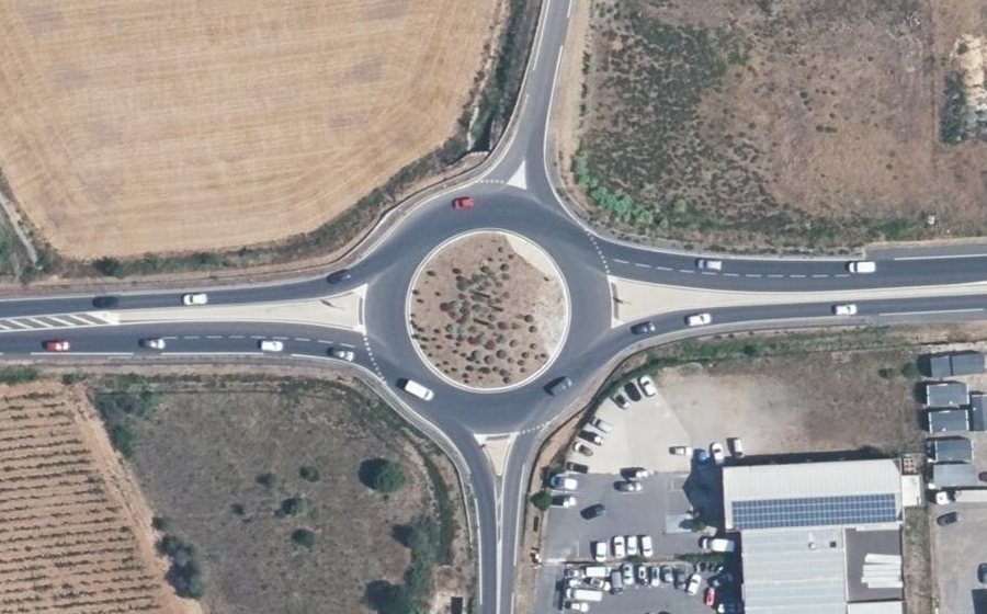 Vue aérienne du Rond-point anonyme n°943529611