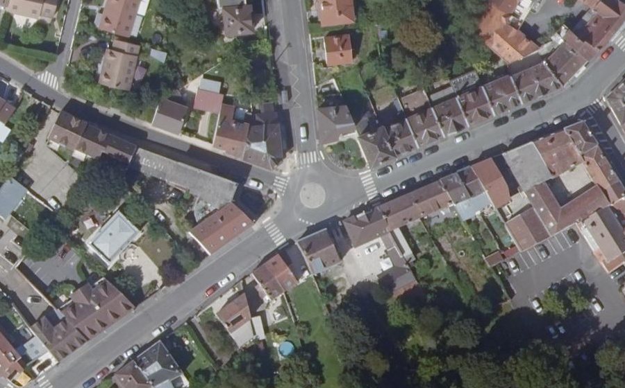 Vue aérienne du Rond-point anonyme n°943798929