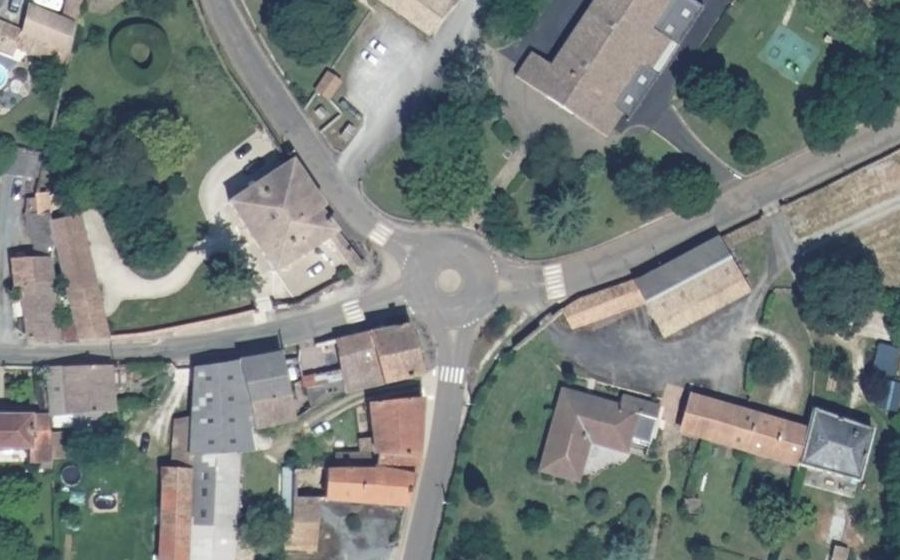 Vue aérienne du Rond-point anonyme n°943889111
