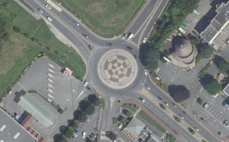 Vue aérienne du Rond-point anonyme n°94410751