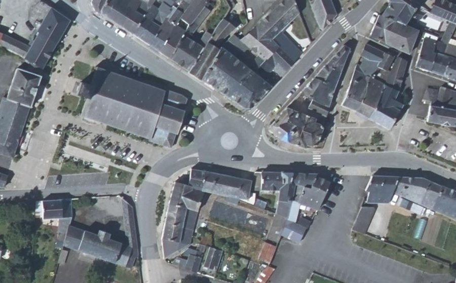 Vue aérienne du Rond-point anonyme n°944261516