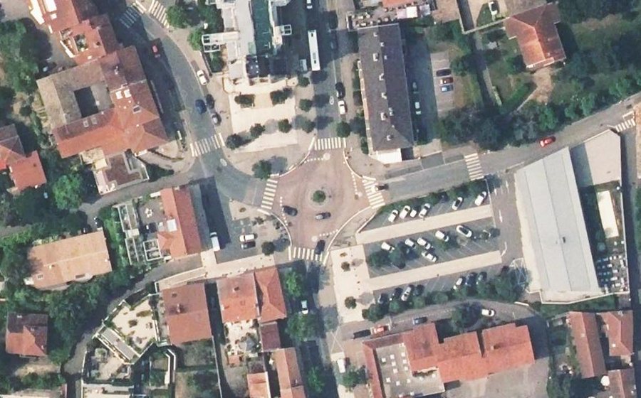 Vue aérienne du Rond-point anonyme n°944551228