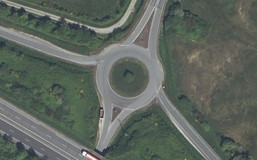 Vue aérienne du Rond-point anonyme n°94478643