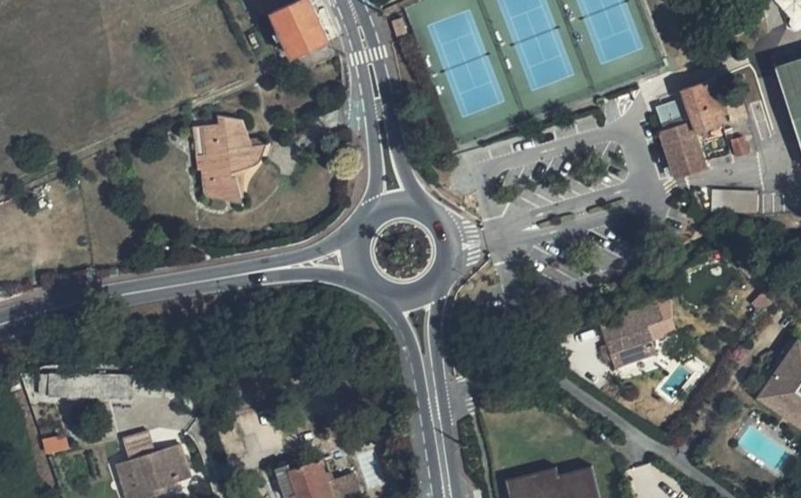 Vue aérienne du Rond-point anonyme n°945011745