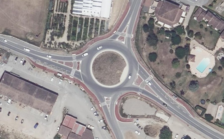 Vue aérienne du Rond-point anonyme n°945729258