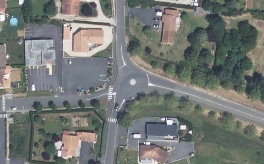 Vue aérienne du Rond-point anonyme n°945794807