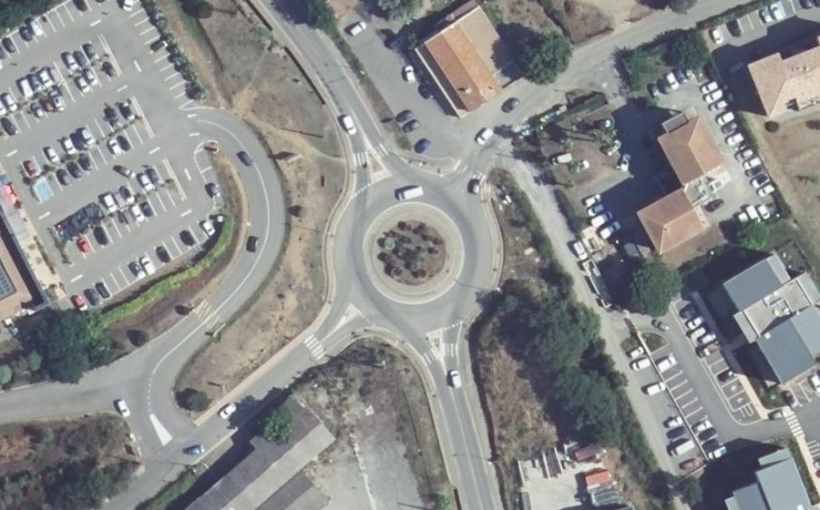 Vue aérienne du Rond-point anonyme n°945796784