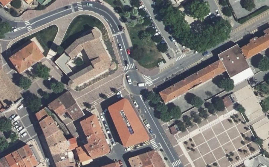Vue aérienne du Rond-point anonyme n°945973921