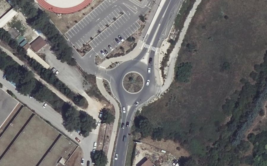 Vue aérienne du Rond-point anonyme n°946026476
