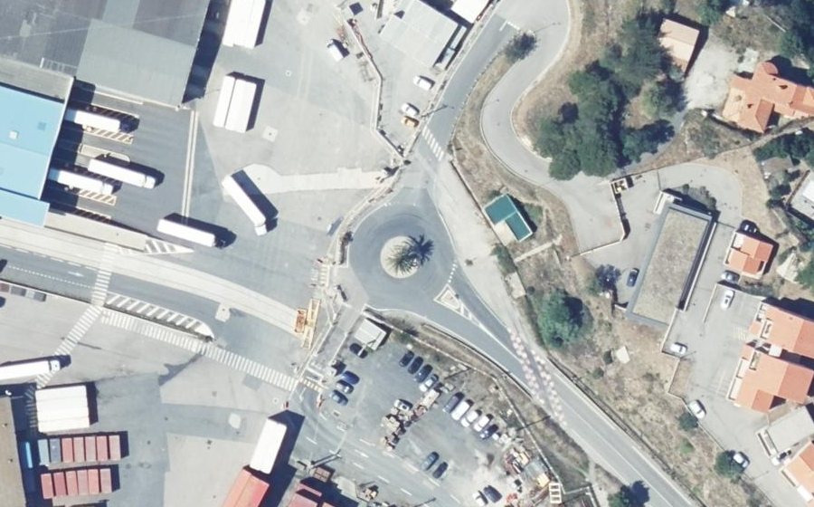 Vue aérienne du Rond-point anonyme n°946039223