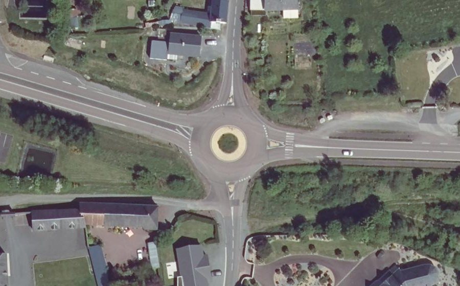 Vue aérienne du Rond-point anonyme n°946202624