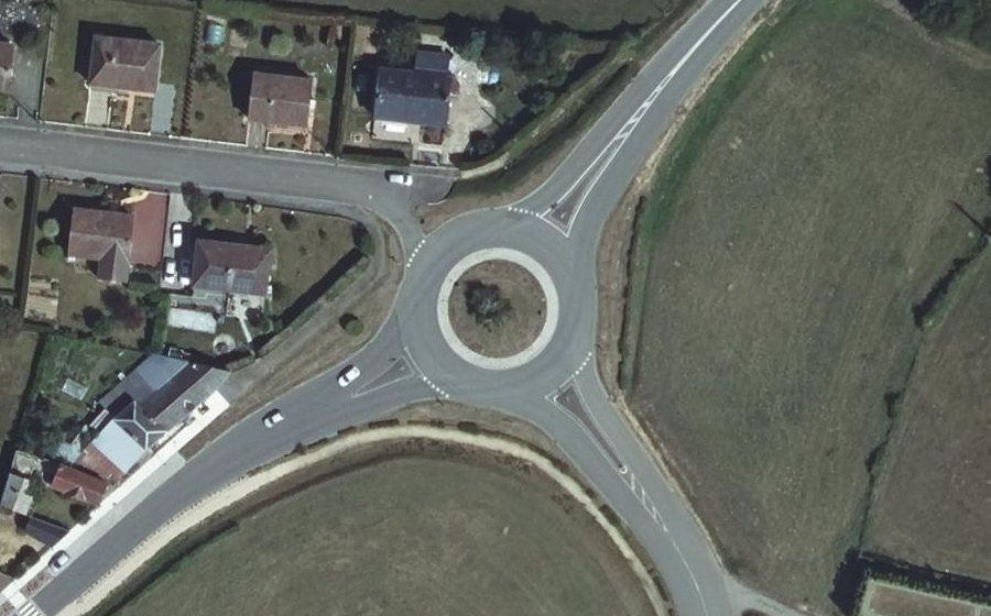 Vue aérienne du Rond-point anonyme n°94625090